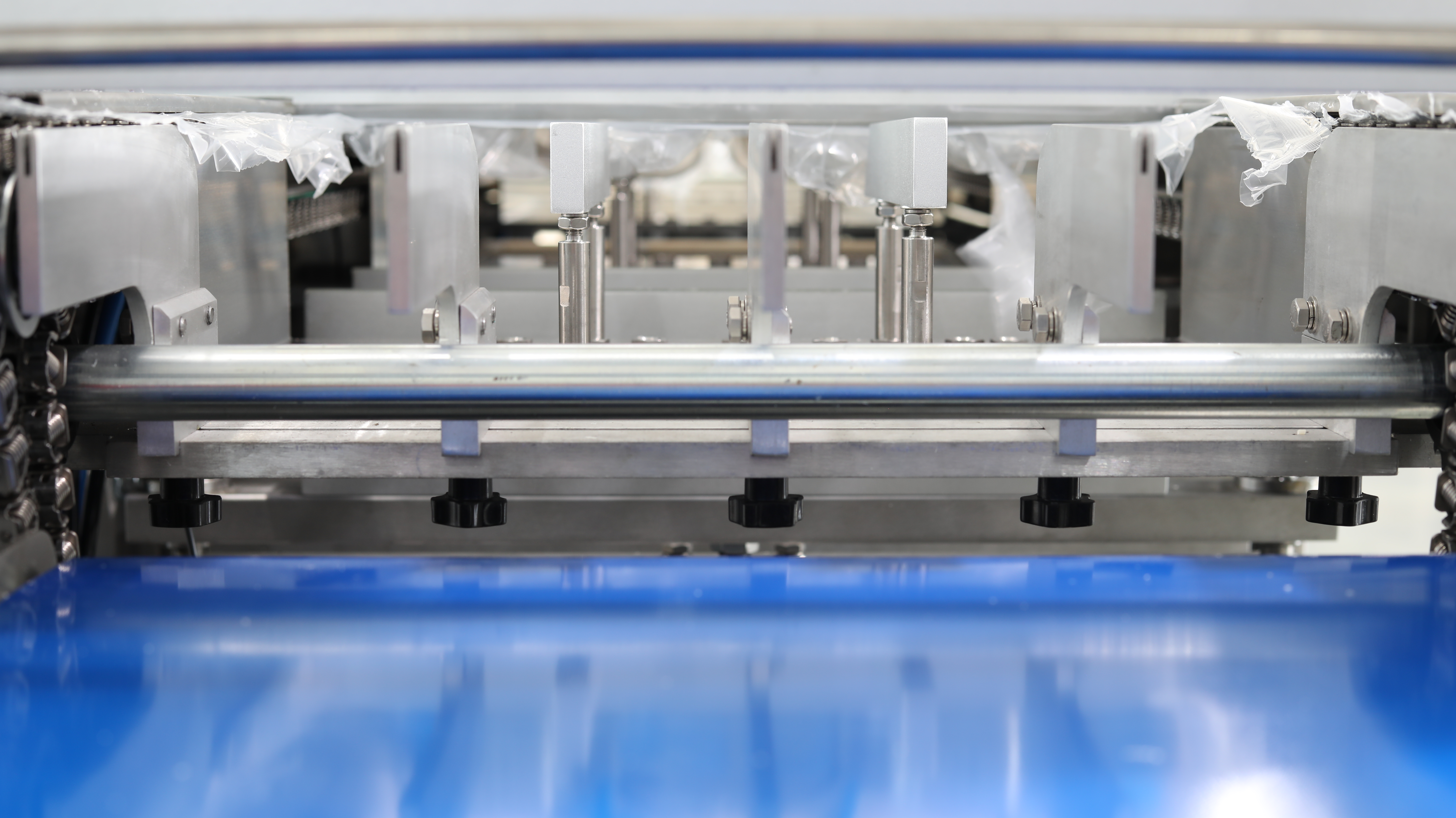 gambar detail mesin pengemasan thermoforming hualian
